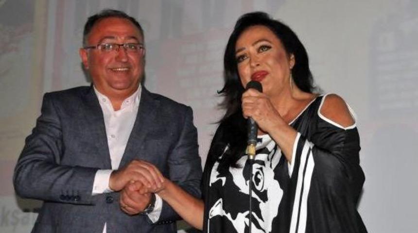 Yalova'da T&uuml;rkan Şoray'a Yoğun Ilgi