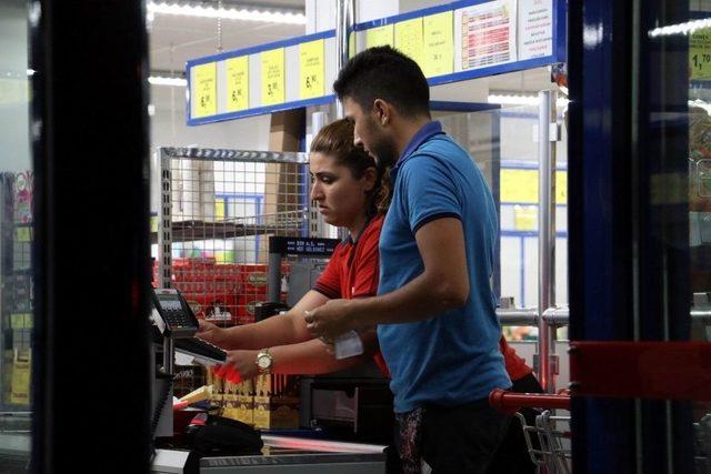 Antalya’da Alışveriş Merkezinde Silahlı Soygun