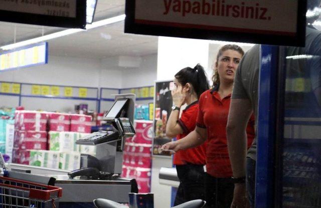 Antalya’da Alışveriş Merkezinde Silahlı Soygun