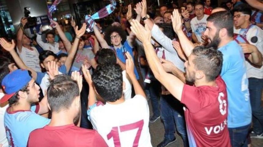 Atat&uuml;rk Havalimanı&rsquo;Nda Kucka N&ouml;beti