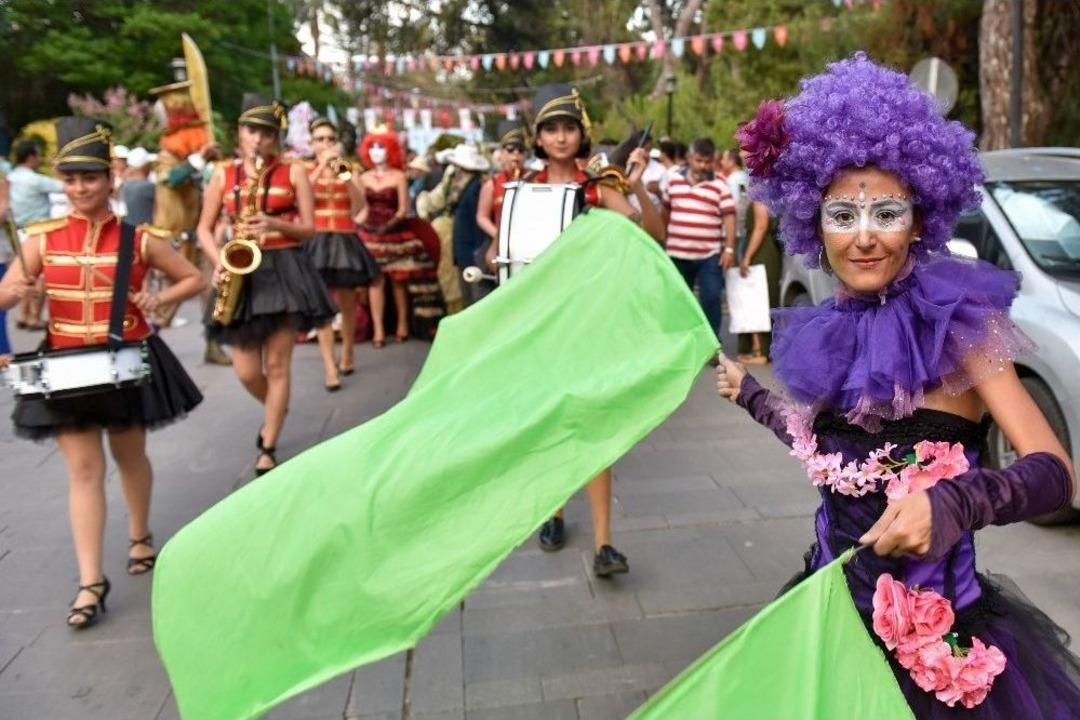 Kalei&ccedil;i Old Town Festivali Renkli G&ouml;r&uuml;nt&uuml;lerle Başladı