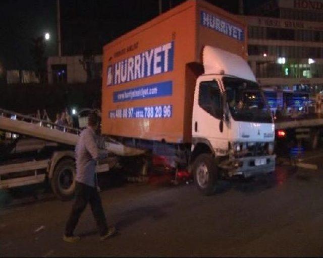 Maltepe'de Zincirleme Trafik Kazası: 1'i Ağır 4 Yaralı