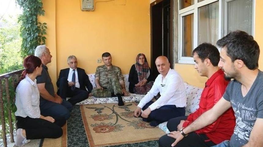 Vali Toprak&rsquo;tan &Ouml;zatak Ailesine Ziyaret