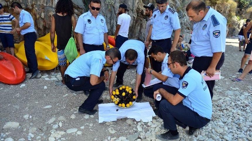 Olimpos Ve &Ccedil;ıralıa Sahilinde Seyyar Satıcı Operasyonu