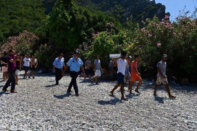 Olimpos Ve &Ccedil;ıralıa Sahilinde Seyyar Satıcı Operasyonu 3