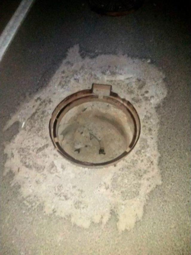 Kapağı A&ccedil;ık Kalan R&ouml;gara D&uuml;şen Otomobillerin Lastikleri Patladı 2