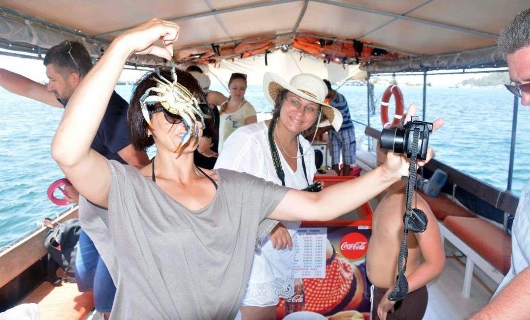 Tatilcilerin Yeni G&ouml;zdesi Mavi Yenge&ccedil; Avlama Turları