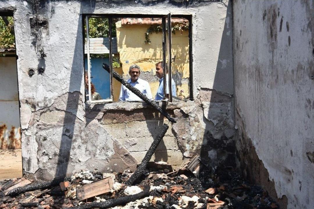 Başkan Alıcık, Evleri Yanan &Uuml;&ccedil; Aileye Yardım Eli Uzattı