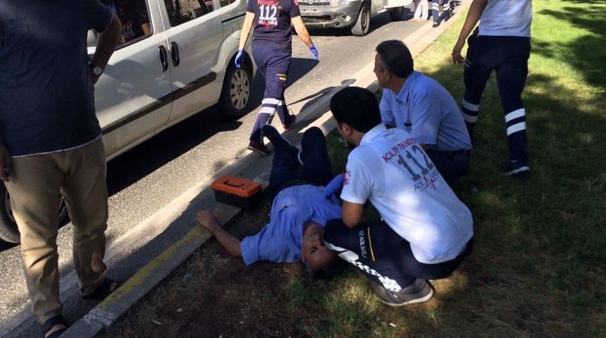 Polis Aracıyla Otomobil &Ccedil;arpıştı: 1 Yaralı