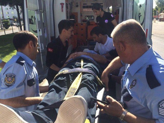 Polis Aracıyla Otomobil &Ccedil;arpıştı: 1 Yaralı 1