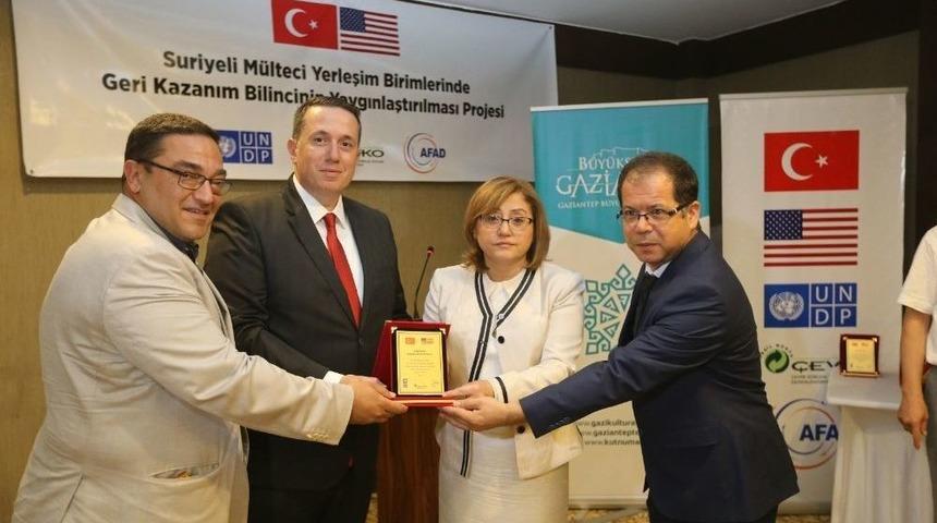 Suriyeli M&uuml;ltecilerin &ldquo;geri Kazanım&rdquo; Projesi