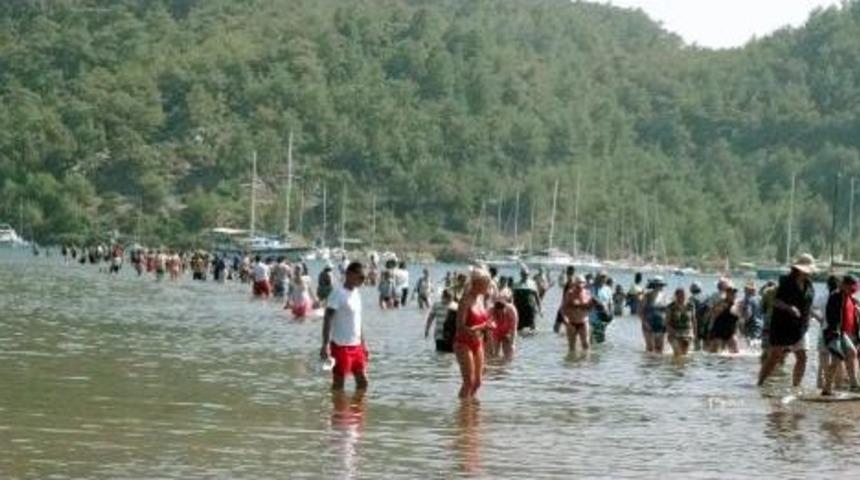 Turistlerin Akınına Uğrayan Kızkumu'nda Istenmeyen G&ouml;r&uuml;nt&uuml;ler