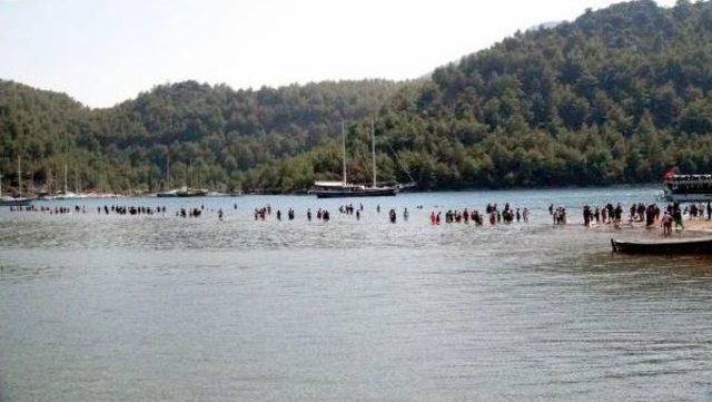 Turistlerin Akınına Uğrayan Kızkumu'nda Istenmeyen Görüntüler