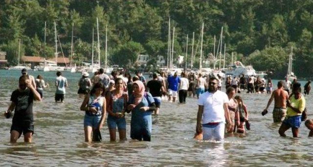 Turistlerin Akınına Uğrayan Kızkumu'nda Istenmeyen Görüntüler