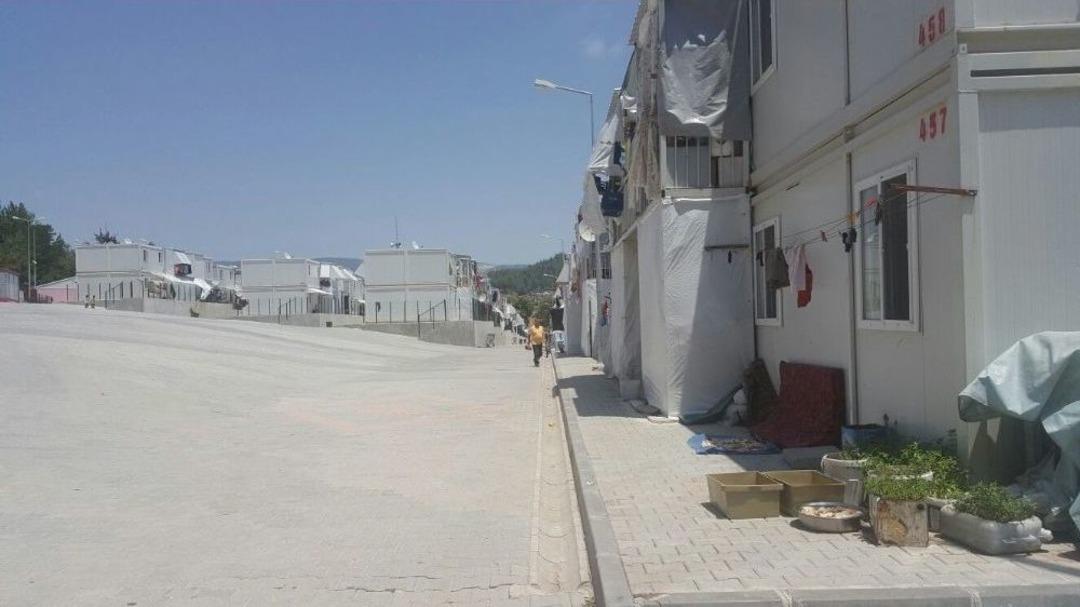 Sıcaklar Suriyelileri Kamplara Hapsetti