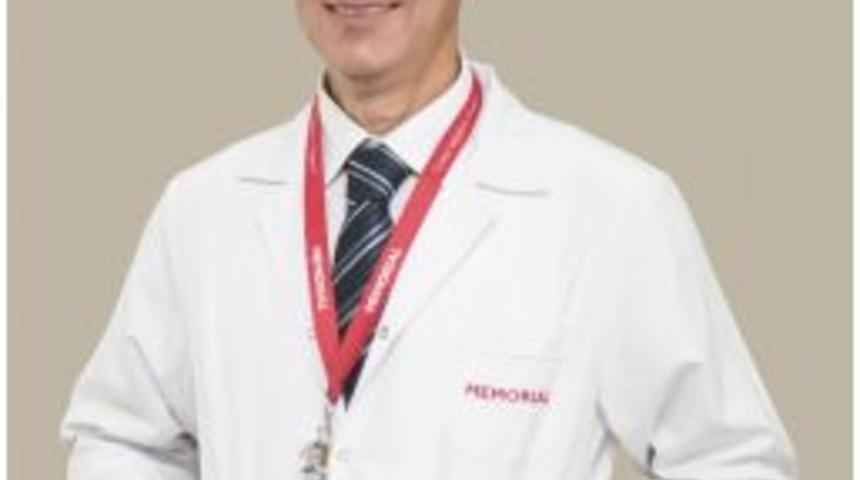 Prof. Dr. Şafak, Hasta Kabul&uuml;ne Başladı