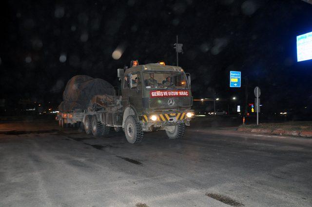 Hatay sınırına obüs ve tank sevkiyatı (2)