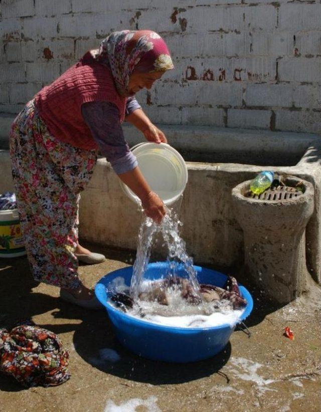 Koca Seyit'te Su Sıkıntısına Tepki