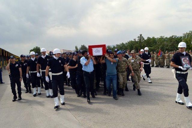 Şehit Polisin Naaşı Memleketine Uğurlandı