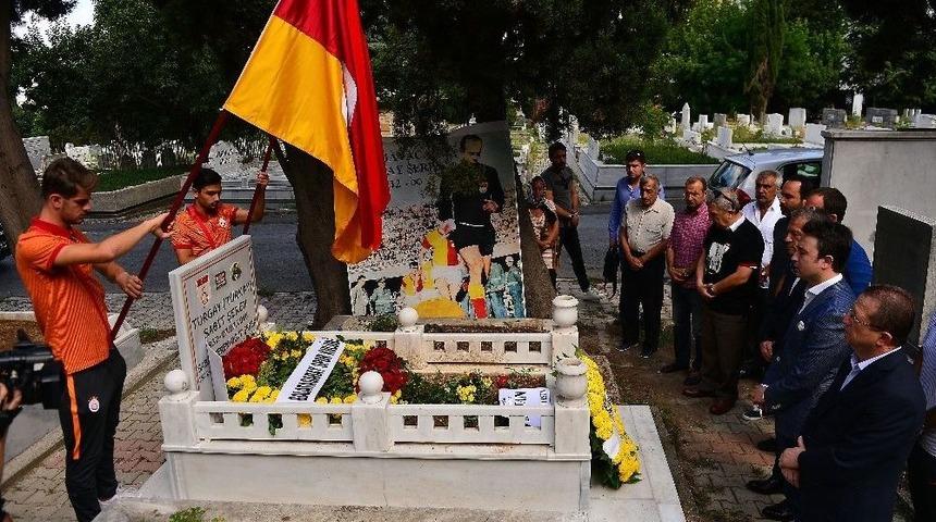 Turgay Şeren, Mezarı Başında Anıldı