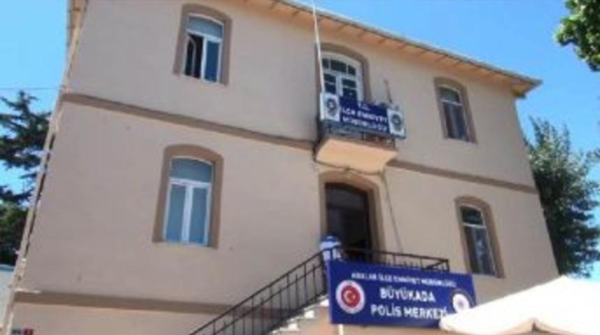 B&uuml;y&uuml;kada'daki Aktivis Toplantısı Soruşturması Ter&ouml;rle M&uuml;cadele Şubesinde