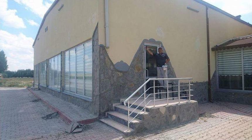 Kayrak Taşını Sanata &Ccedil;eviriyor