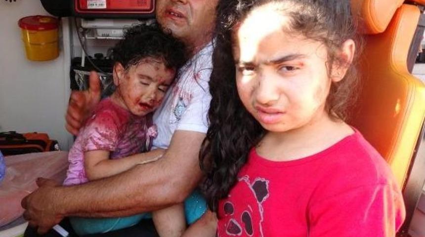 Adana'da Trafik Kazası: Yaralı &Ccedil;ocuklar Yola Savruldu