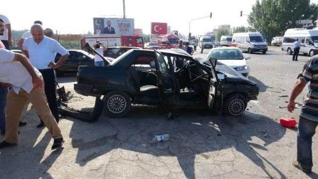 Adana'da Trafik Kazası: Yaralı Çocuklar Yola Savruldu