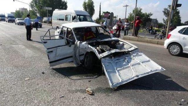 Adana'da Trafik Kazası: Yaralı Çocuklar Yola Savruldu