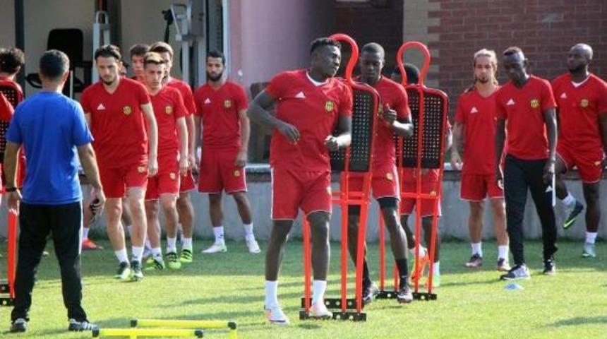 Evkur Yeni Malatyaspor'da Chebake Antrenmanda