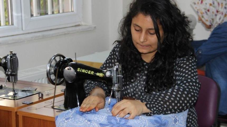 Kayapınar&rsquo;da Kadınlara Y&ouml;nelik Kurslar Başladı