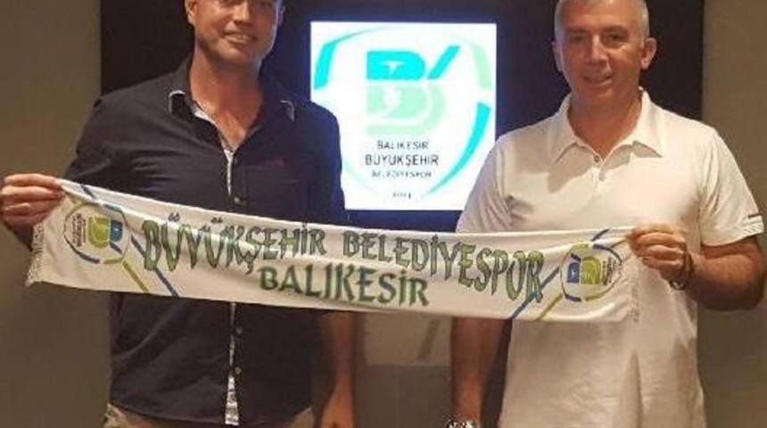 Balıkesir B&uuml;y&uuml;kşehir Belediyespor Yazıcıoğulları'yla Imzaladı