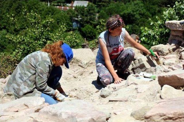 Teion Antik Kenti'ndeki Kazılara Abd'li Öğrenciler De Katıldı