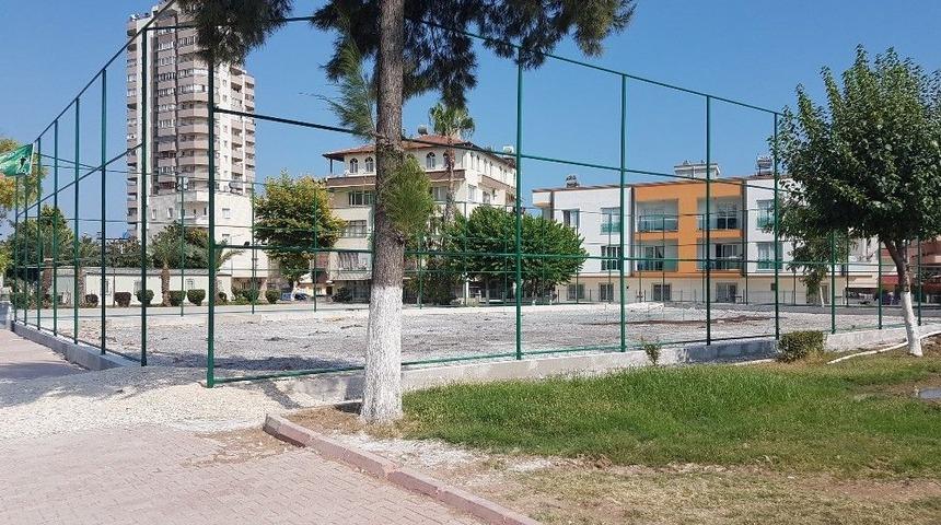 Akdeniz Belediyesi Spor Tesislerini Yeniliyor