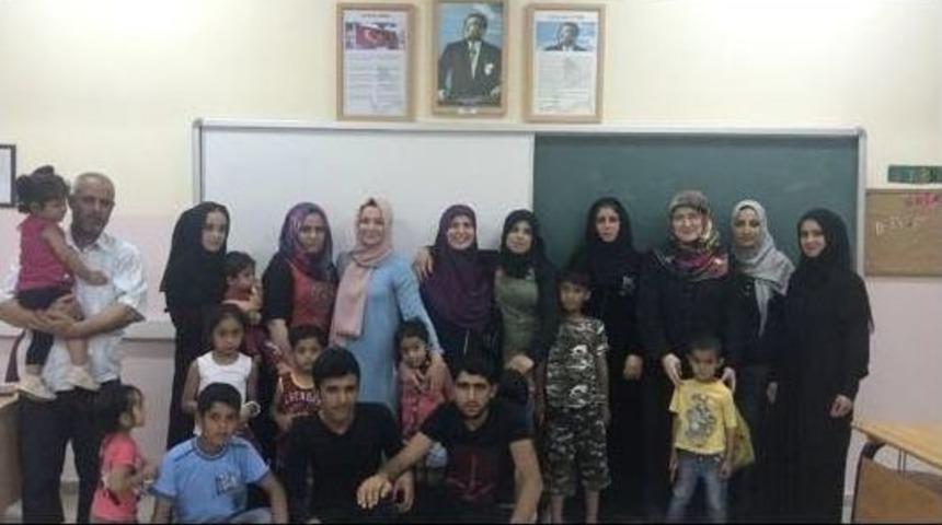 Ak&ccedil;akoca&rsquo;da Yaşayan Suriyeli Sığınmacılar İ&ccedil;in T&uuml;rk&ccedil;e Dil Kursu A&ccedil;ıldı