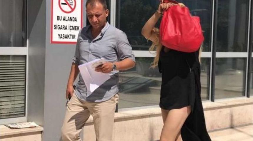 Kuaf&ouml;rden 60 Bin Liralık Peruk &Ccedil;alan Travesti Yakalandı