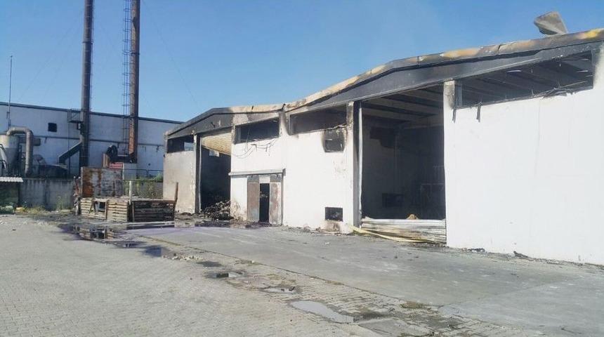 Fabrikadaki Yangın Dehşeti Hava Aydınlanınca Ortaya &Ccedil;ıktı