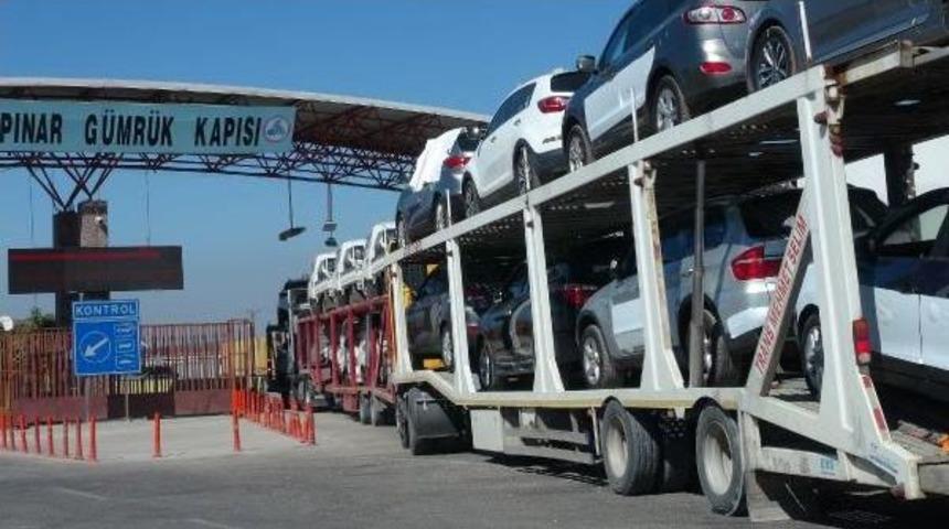 &Ouml;zg&uuml;r Suriye Ordusu'na Ara&ccedil; Sevkiyatı S&uuml;r&uuml;yor