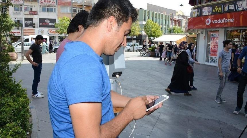 Konya B&uuml;y&uuml;kşehirden Halka A&ccedil;ık Alanlarda &Uuml;cretsiz İnternet