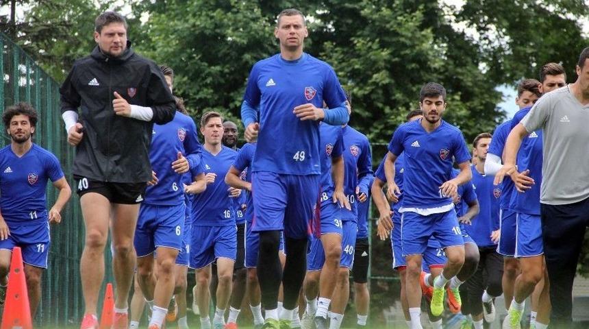 Karab&uuml;kspor, &Ccedil;alışmalarını S&uuml;rd&uuml;r&uuml;yor