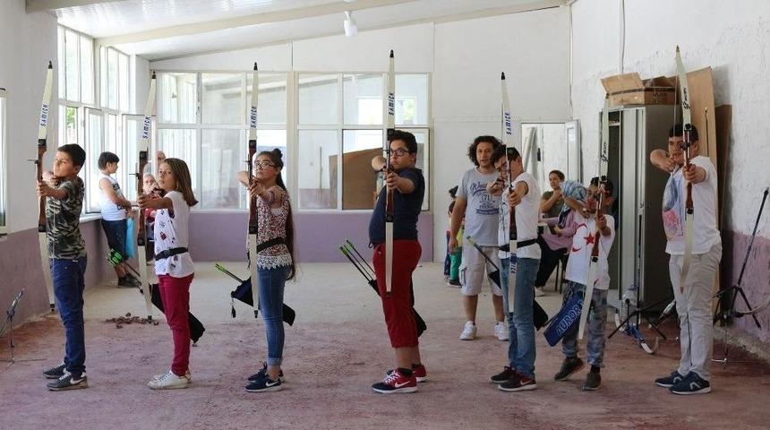 Karaman&rsquo;da Gen&ccedil;ler Ata Sporu Ok&ccedil;uluğu &Ouml;ğreniyor