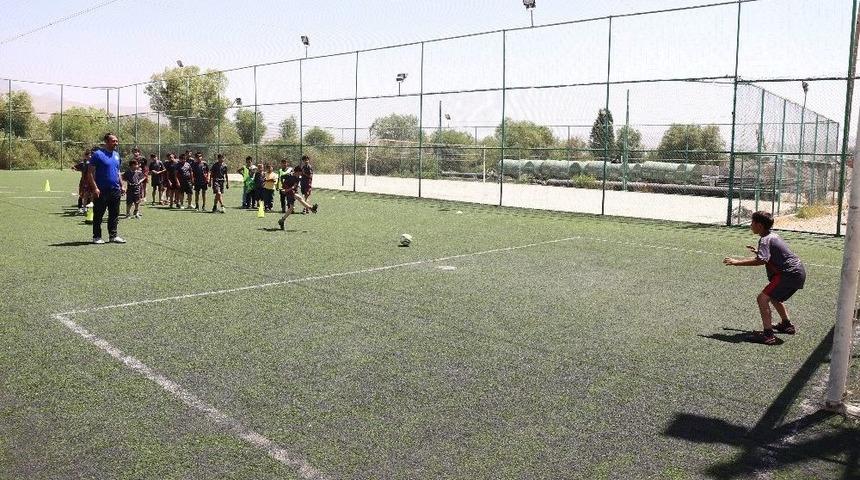 G&uuml;rpınar&rsquo;da Gen&ccedil;ler Spora Kazandırılıyor