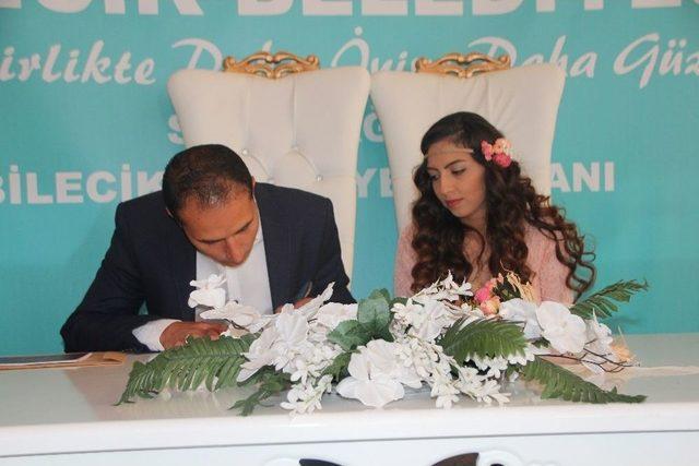 Bugün Nikah Törenleri 20.30’a Kadar Devam Edecek