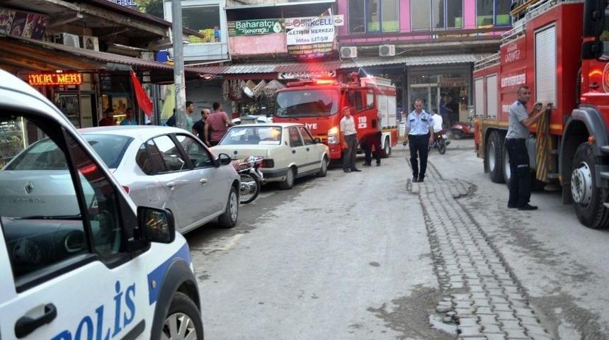 Şiddetli Rüzgar Çatıyı Yerinden Söktü
