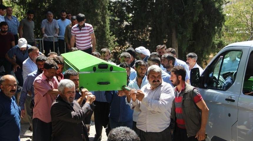 Arızayı Gidermek İ&ccedil;in &Ccedil;ıktığı Elektrik Direğinden D&uuml;şerek &Ouml;ld&uuml;