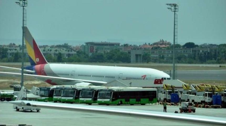 G&uuml;ney Kore U&ccedil;ağı Teknik Arıza Nedeniyle Atat&uuml;rk Havalimanı'na Indi