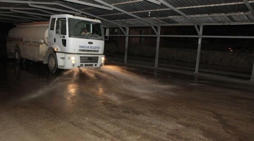 Toroslar&rsquo;da Pazar Yerlerinde Gece Mesaisi