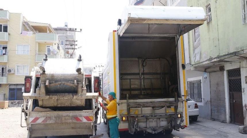 Akdeniz&rsquo;de &Ccedil;&ouml;p Konteynerleri Yıkanıyor