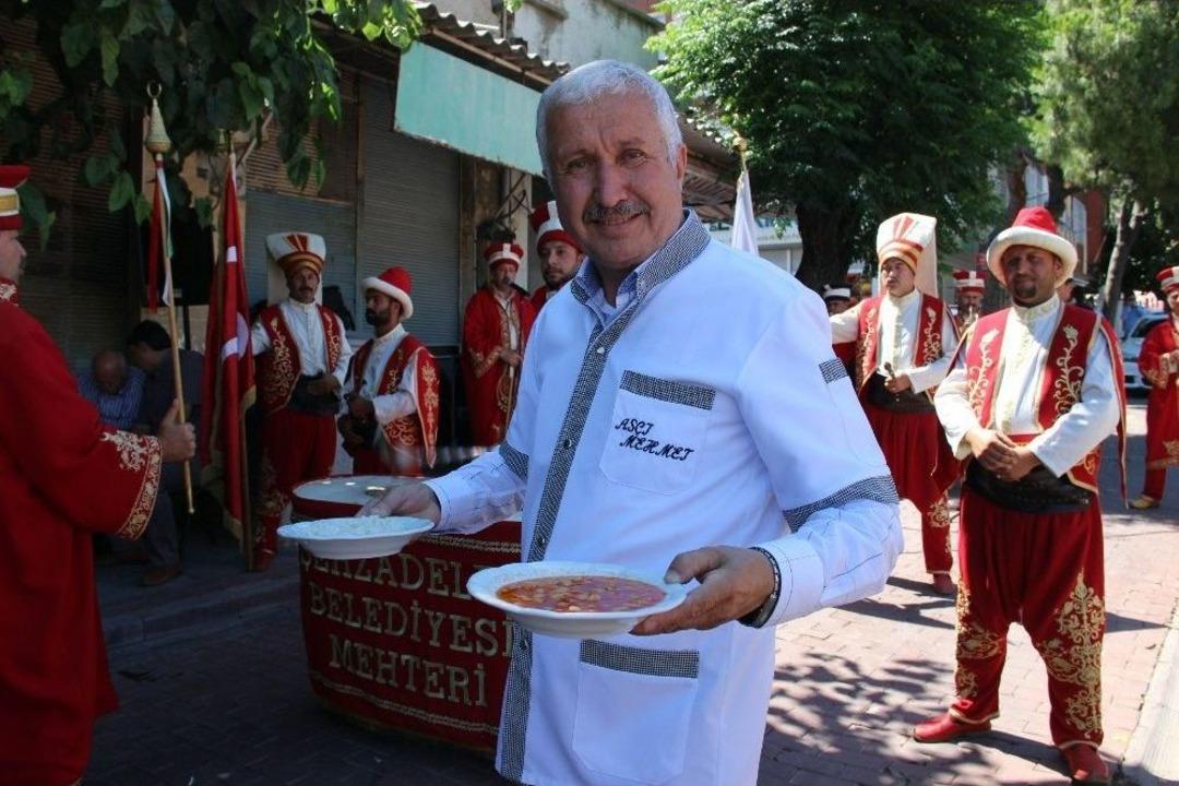 Kuru Fasulye Pilavla Ge&ccedil;en 50 Yılını Aynı Şekilde Kutladı