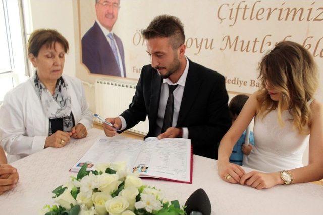 Nikah Tarihlerini Unutulmaz Kılmak İçin 2 Ay Önceden Tarih Aldılar